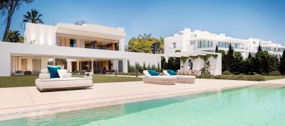Villa in Estepona with 4 bedrooms and 5 bathrooms 868m2