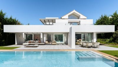 Villa in Estepona with 4 bedrooms and 5 bathrooms 383m2