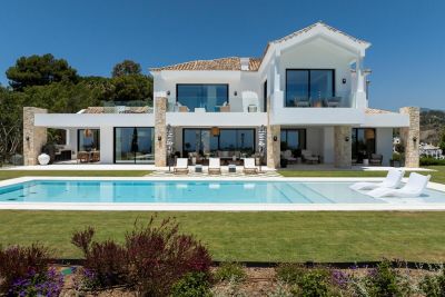 Villa in Benahavis with 8 bedrooms and 10 bathrooms 958m2