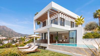 Villa in Estepona with 4 bedrooms and 4 bathrooms 122m2