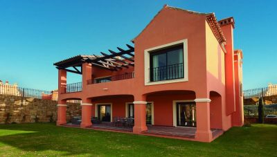Villa in Estepona with 3 bedrooms and 4 bathrooms 170m2