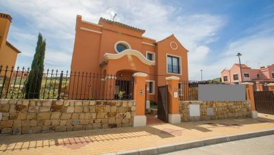 Townhouse in Estepona with 4 bedrooms and 4 bathrooms 276m2