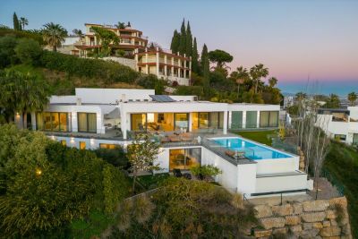 Villa in Benahavis with 7 bedrooms and 10 bathrooms 740m2