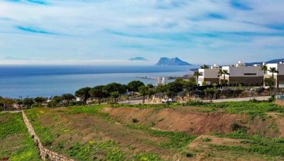 Plot in La Duquesa with bedrooms and bathrooms 310m2